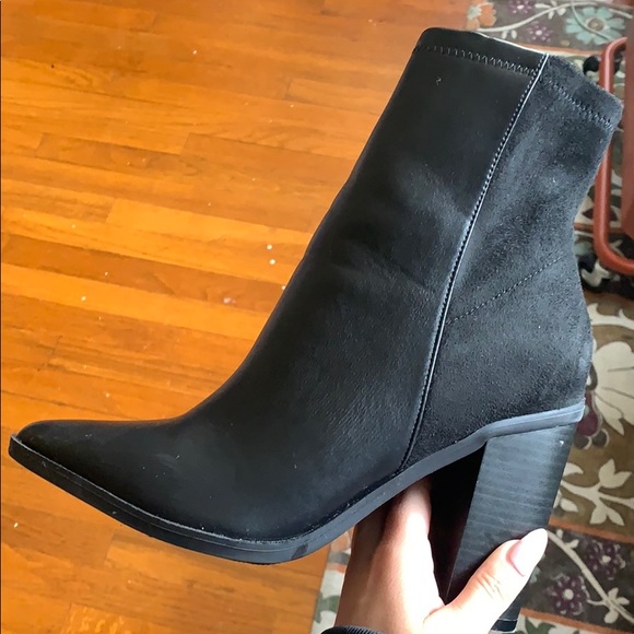 Black heeled boots - Picture 2 of 5